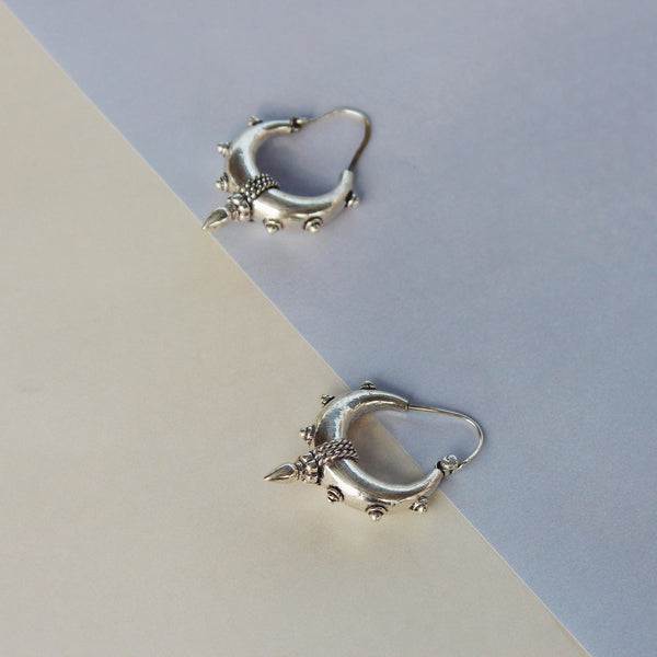 A contemporary yet traditional set of silver kundal earrings. They are both bold and stylish!
